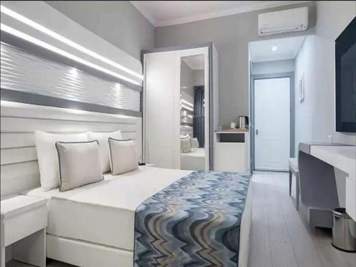 Blue Marlin Deluxe Spa & Resort