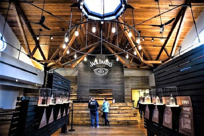 Nashville to Jack Daniel's Distillery Bus Tour & Whiskey Tastings