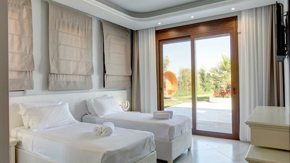 Chrisa Luxury Villa