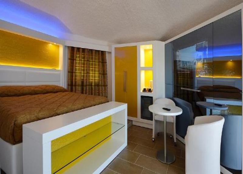 Calanica Hotel