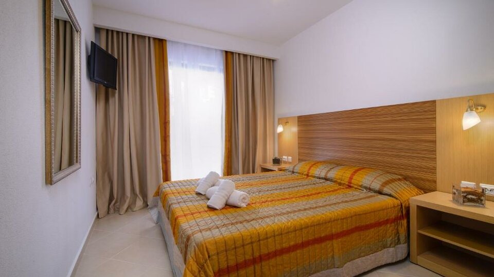 Apanemia Apartments