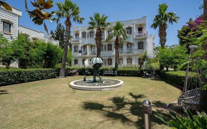 Golden Beach Hotel