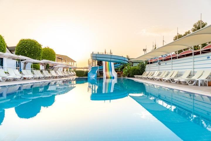 Armas Beach Hotel