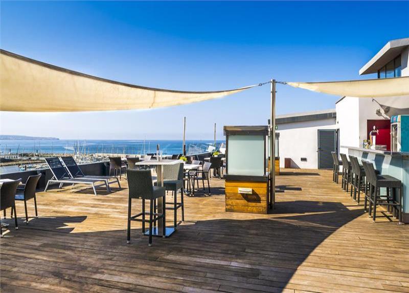 Nautic Hotel