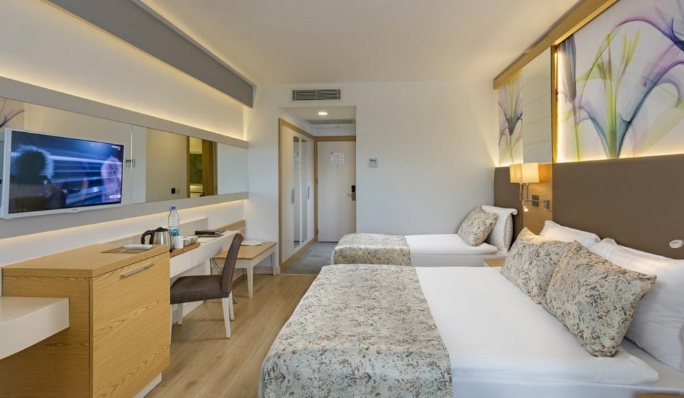 Glamour Resort & Spa