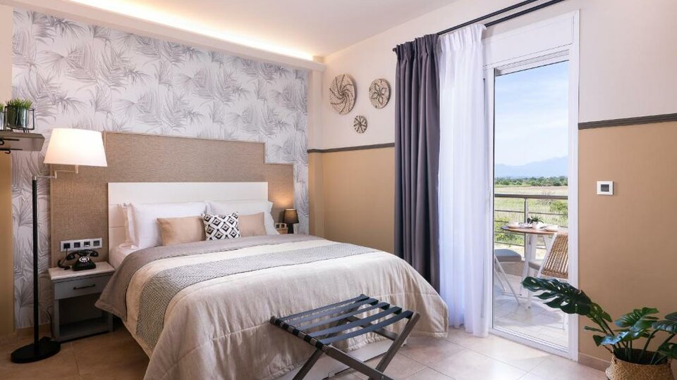Elle Rooms and Suites