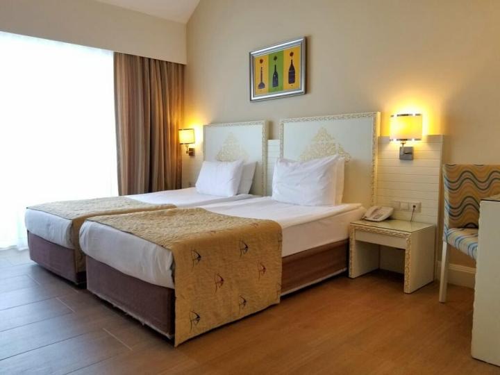 Crystal Admiral Resort Suites & Spa