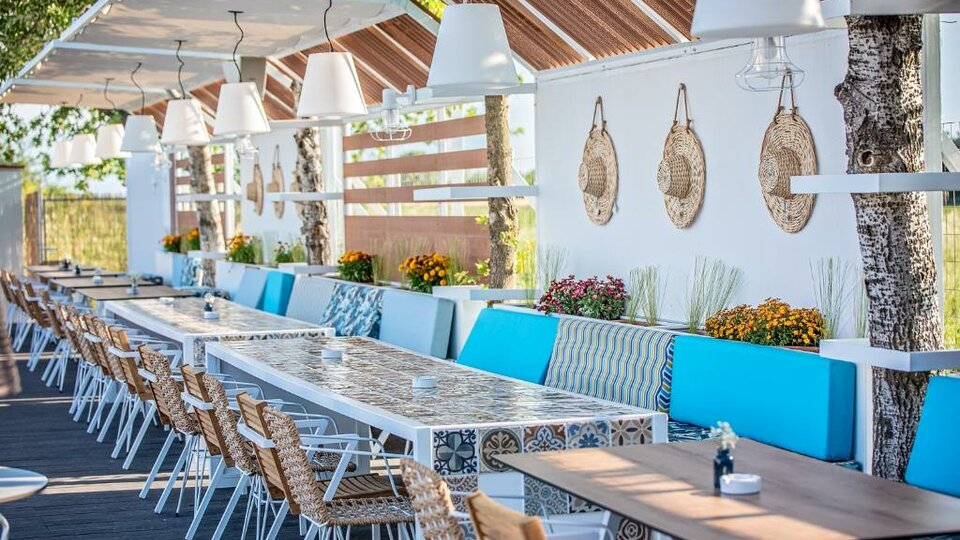 Hotel Mythic Summer