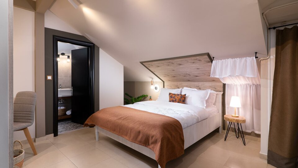 Elle Rooms and Suites