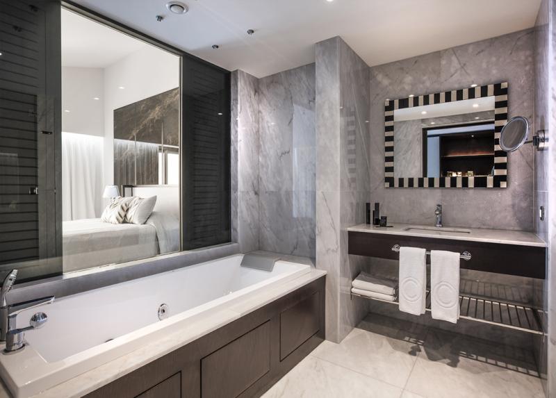 Charisma De Luxe Hotel