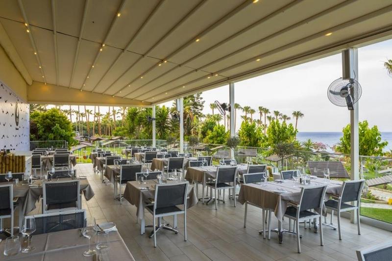 Cavo Maris Hotel