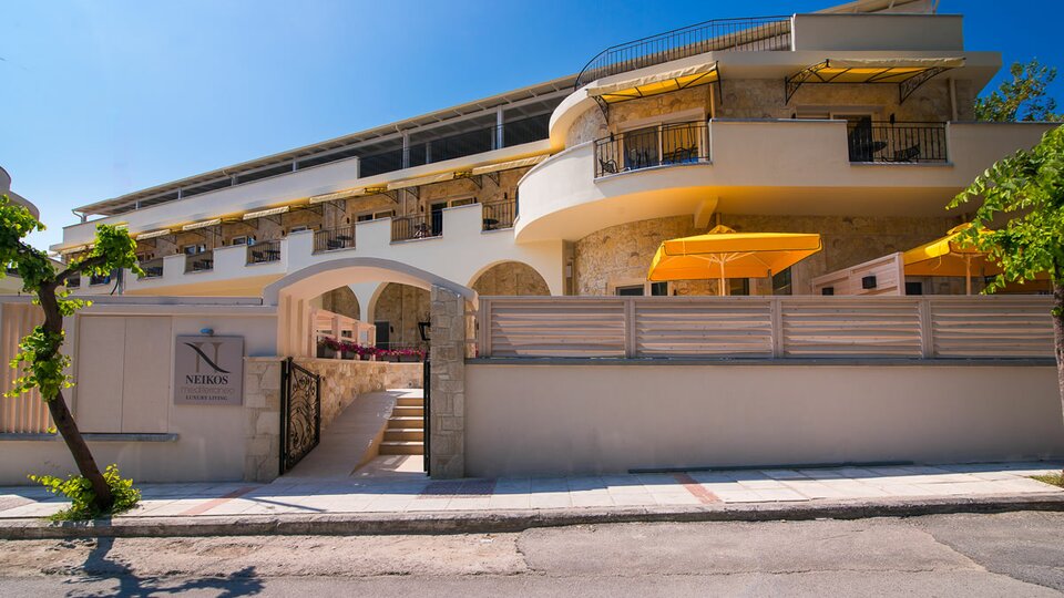 Neikos Mediterraneo Luxury Suites