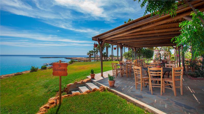 Cavo Maris Hotel
