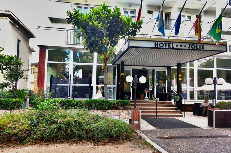 New Jolie Hotel