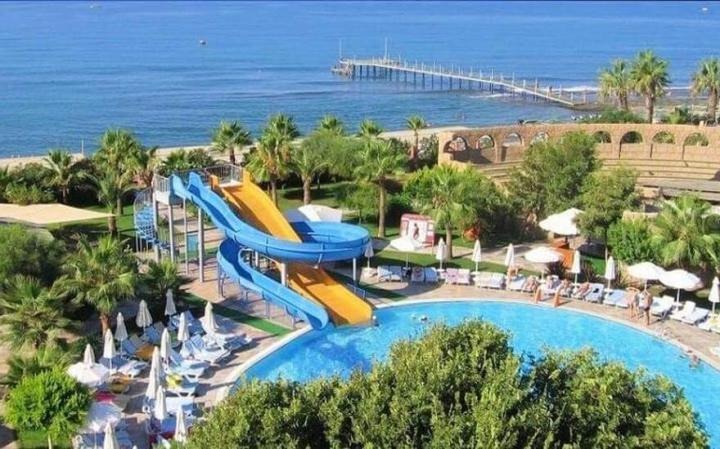 Palmeras Beach Hotel