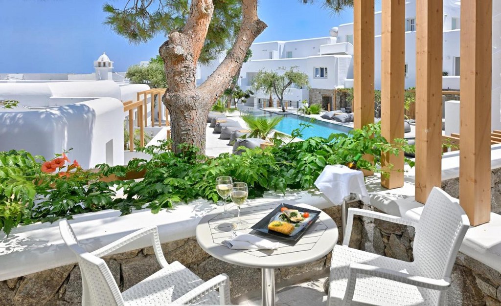 Petinos Hotel