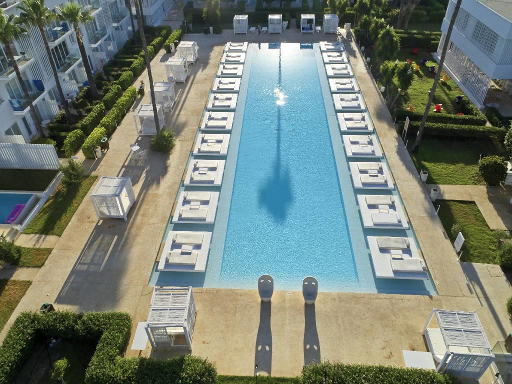 Hotel So White Club Resort
