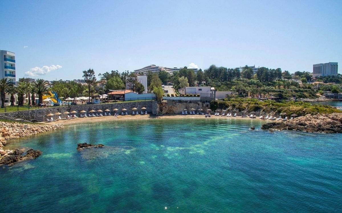 Le Bleu Hotel