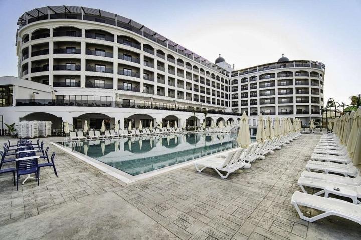 Side Moon Palace