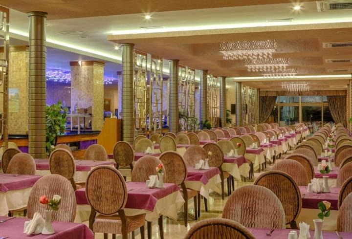 Hotel Golden Rock Beach