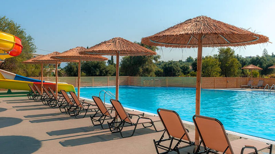 Ninos Laguna Holiday Resort 