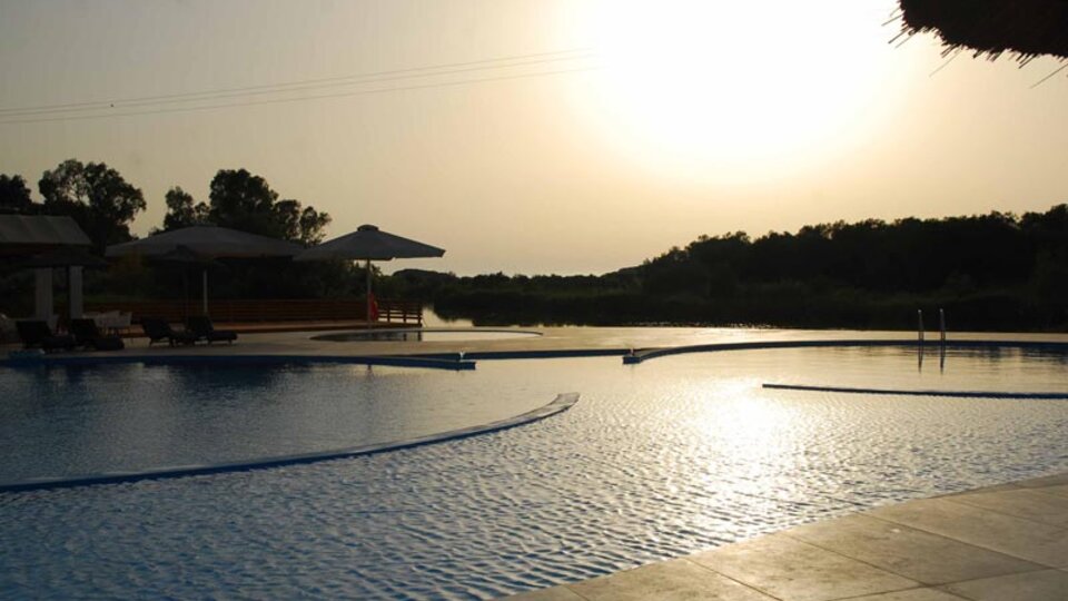 Ninos Laguna Holiday Resort 
