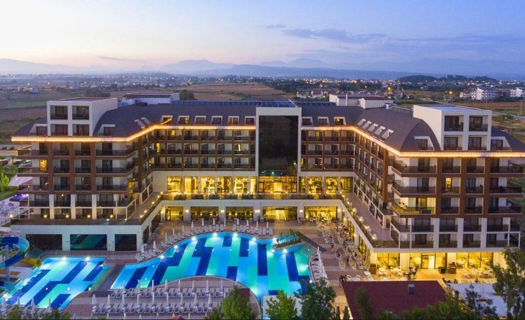 Glamour Resort & Spa