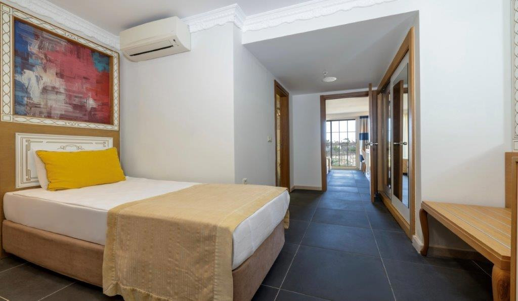 Hotel Crystal World of Colours Comfort Collection