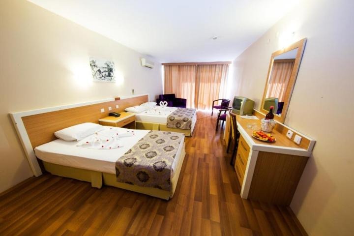 Hotel Tuntas Beach