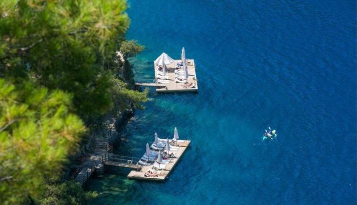 Hillside Beach Club