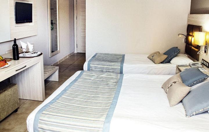 Palmeras Beach Hotel