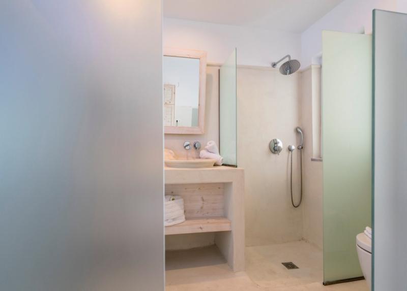 Kouros Home Apartments Hotel