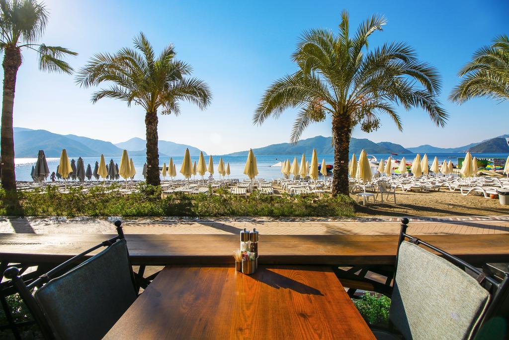 Aurasia Beach