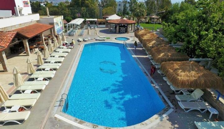Hotel Tiana Beach