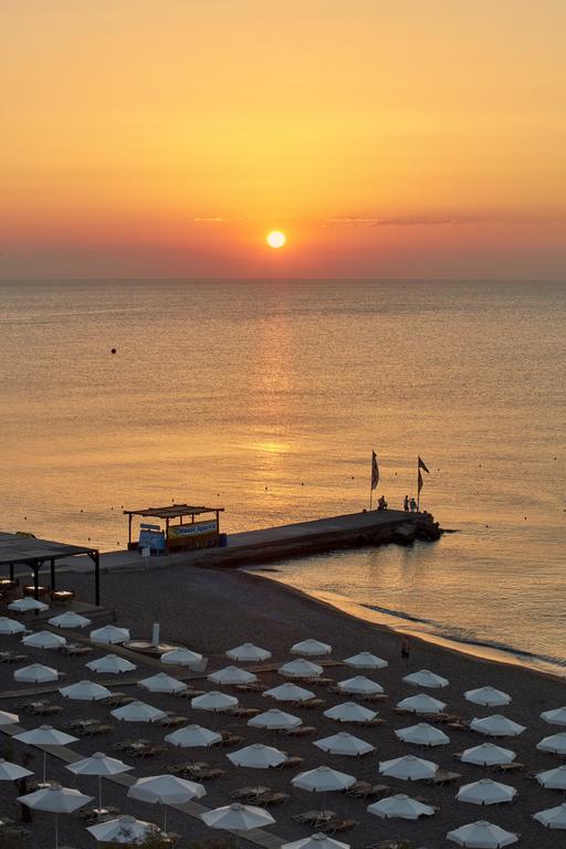 Amada Colossos Resort