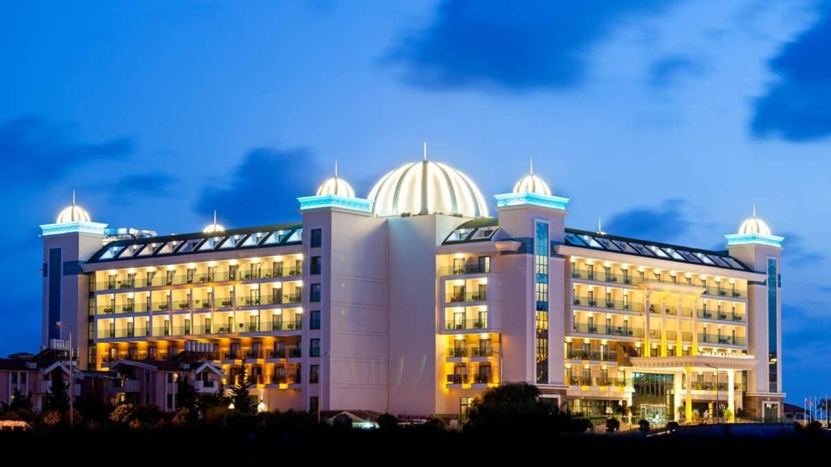 Luna Blanca Resort