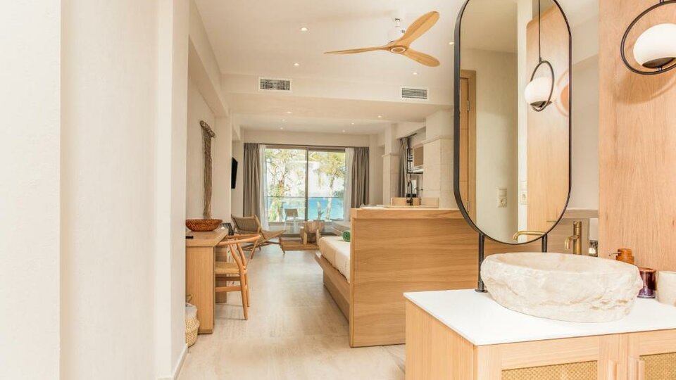 Mako Sea and Suites