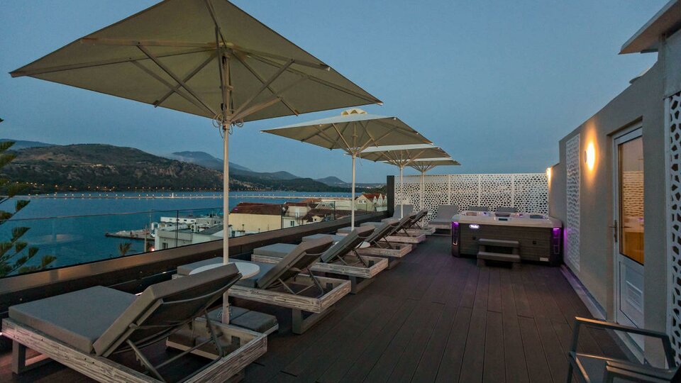 Mouikis Hotel