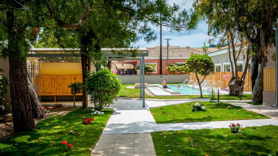 Amour Holiday Resort