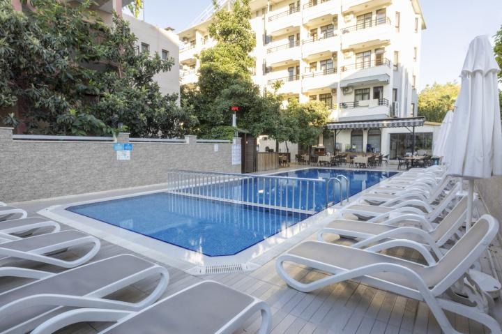 Kandelor Hotel