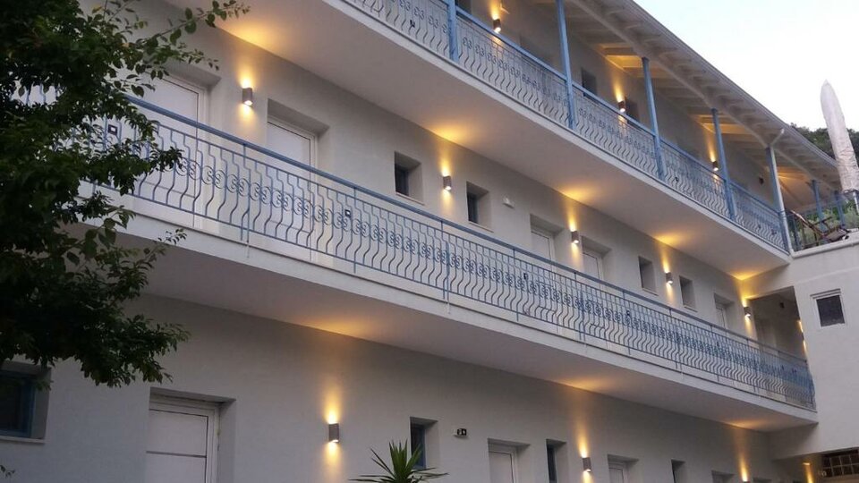 Akrotiri Resort