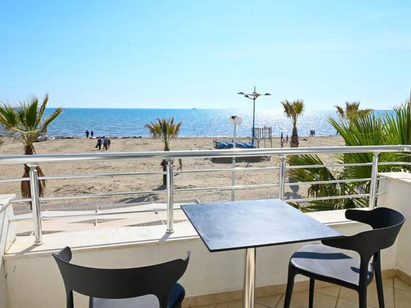 Hotel Wave Beachfront Apartments