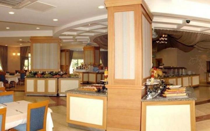 Palmeras Beach Hotel