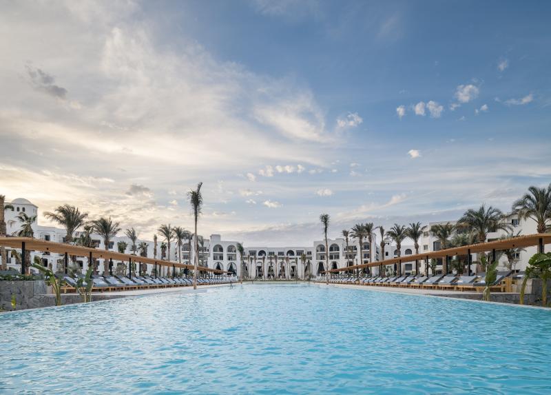 Serry Beach Resort Hotel