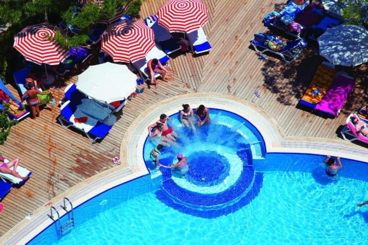 Hotel Batihan Beach Resort & Spa
