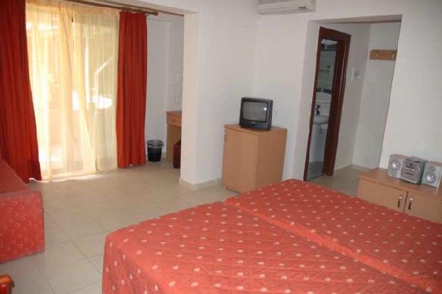 Hotel Lagomandra Beach and Suties