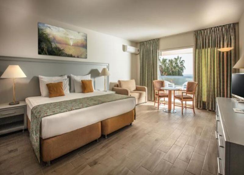 Grand Blue Sky Hotel