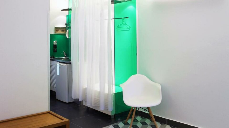 Despotiko Apartment Hotel and Suites