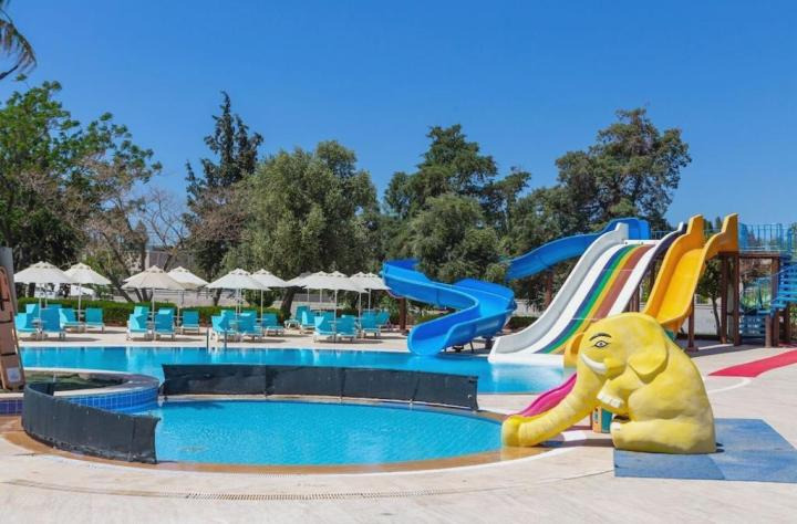 The Holiday Resort Hotel