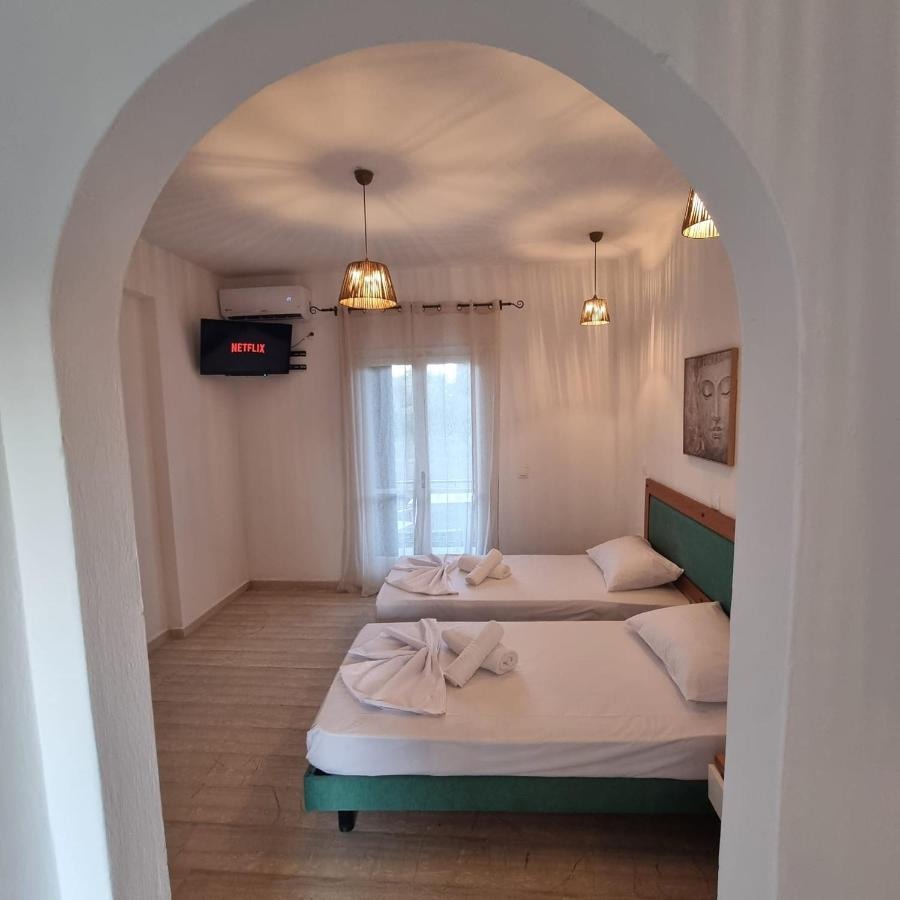 Yanakis apartments ex Olive Garden